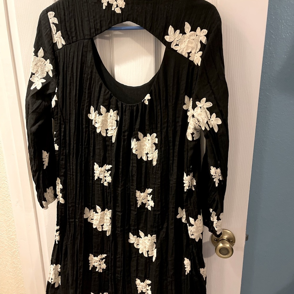 New York & Company Size: Large Mini Dress Color: Black
